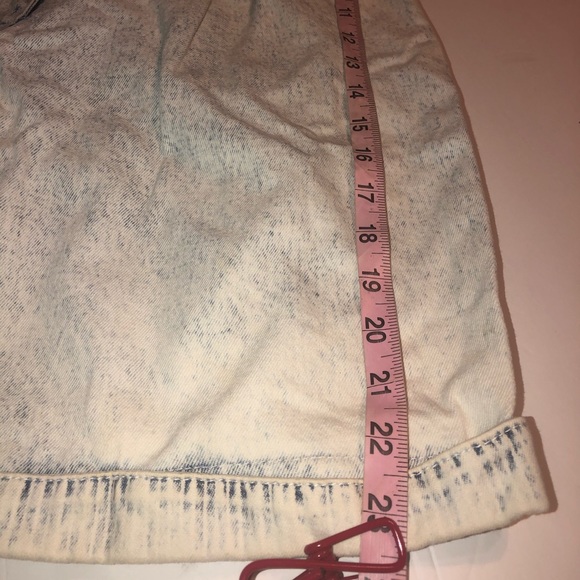 VINTAGE 1980’s OVERALL DISTRESSED PINSTRIPE DENIM SHORTALLS - Picture 11 of 16